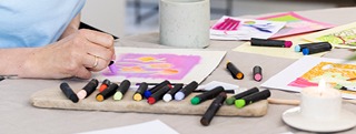 Malen und zeichnen auf Papier Malen und zeichnen auf Papier