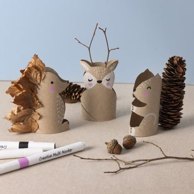 Waldtiere aus Papprohren und Naturmaterialien