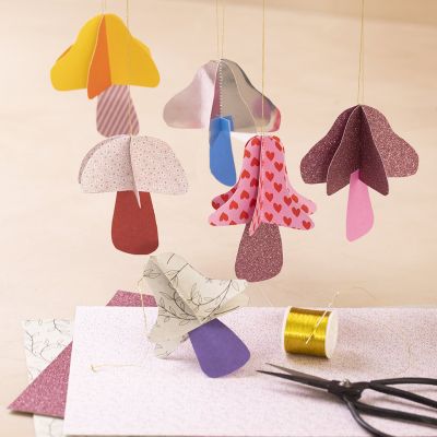 Pilz als Hängedeko aus Design-Papier