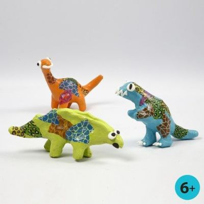 Pappmaché-Dinosaurier